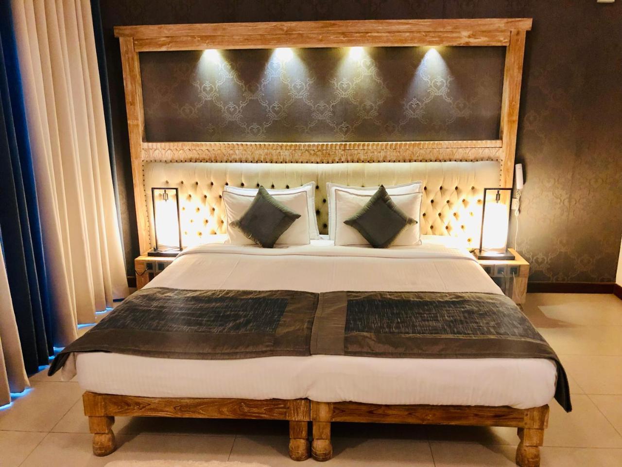 Rivora Residence كاندي المظهر الخارجي الصورة